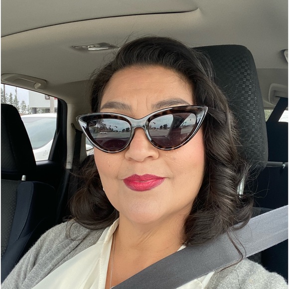 Meet your Posher, Isabel - Picture 2 of 4